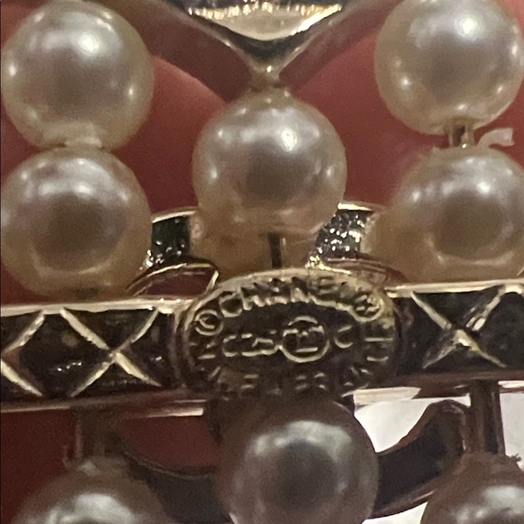 Elegant Heart-Shaped Pearl Earrings - Picture 4 of 7